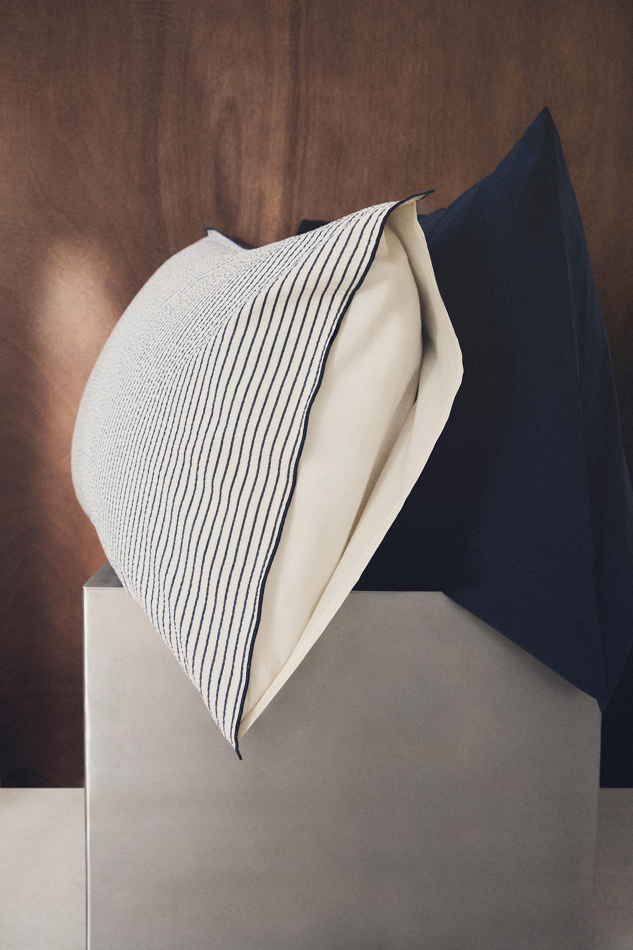 STRIPED SEERSUCKER PILLOWCASE WITH PIPING